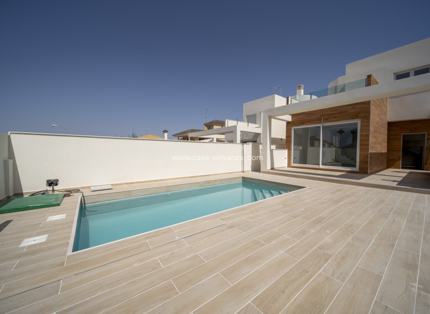 Resale - Villa - Torrevieja - Aguas nuevas