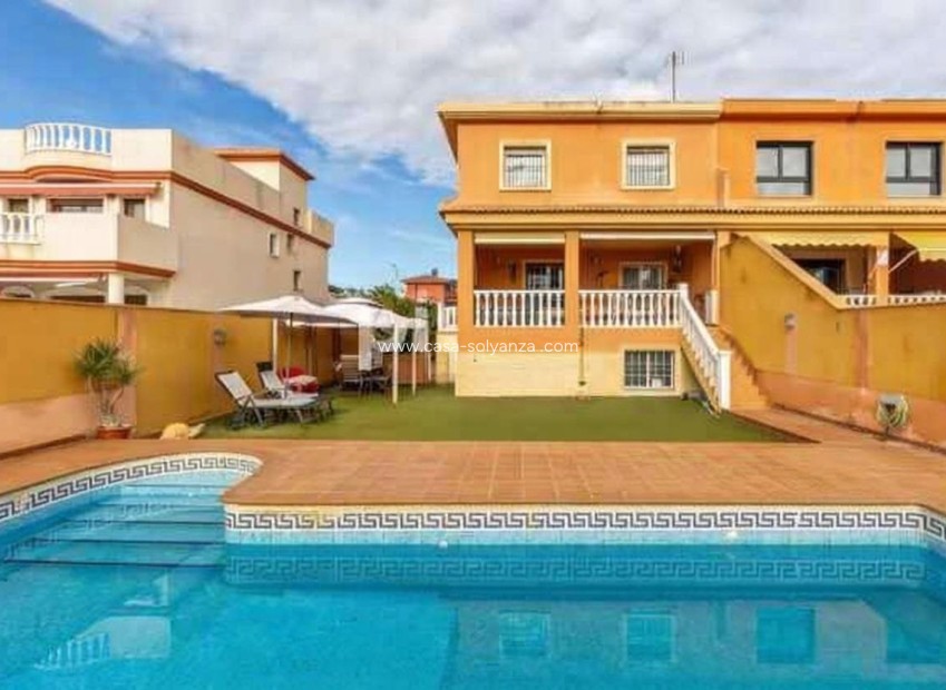 Resale - Villa - Torrevieja - Aguas nuevas