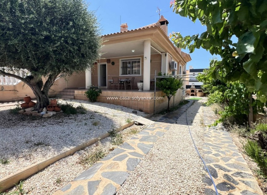 Resale - Villa - Torrevieja - Aguas nuevas
