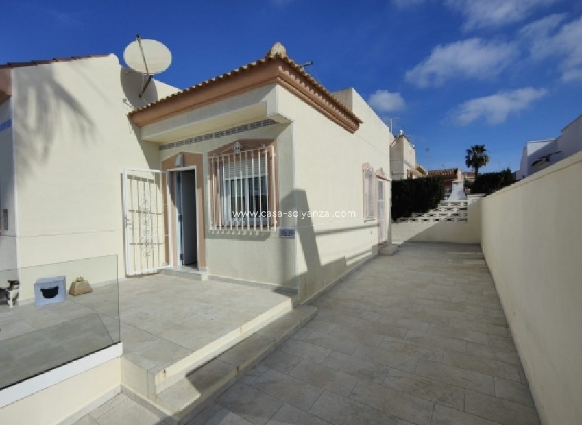 Resale - Villa - Torrevieja - Aguas nuevas