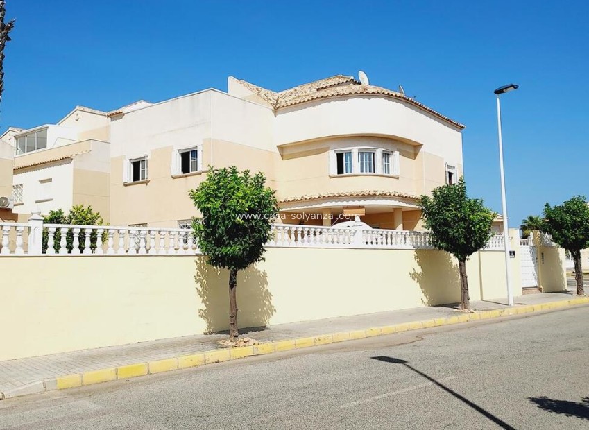 Resale - Villa - Torrevieja - BAÑOS DE EUROPA LAS TORRETAS