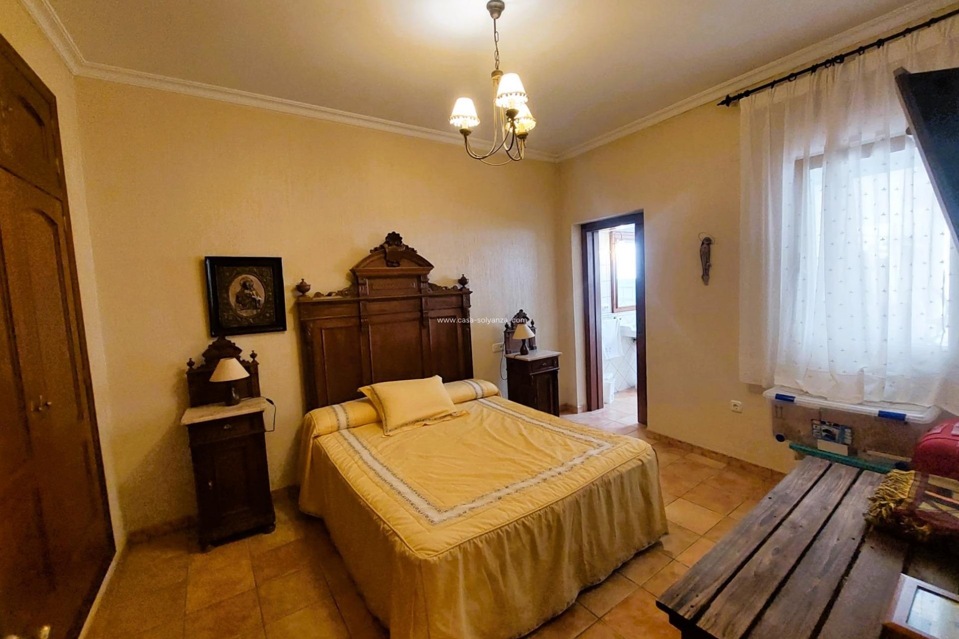 Resale - Villa - Torrevieja - Center