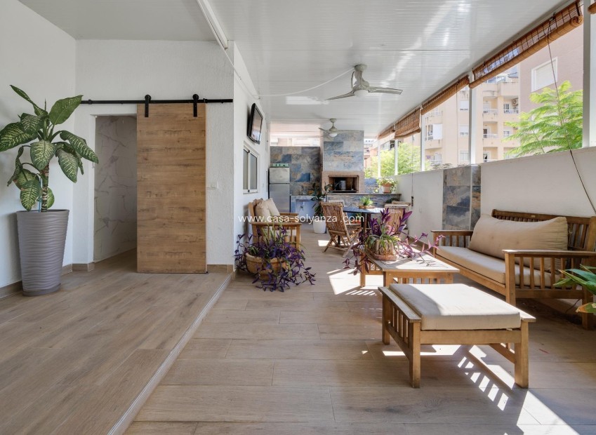 Resale - Villa - Torrevieja - Center