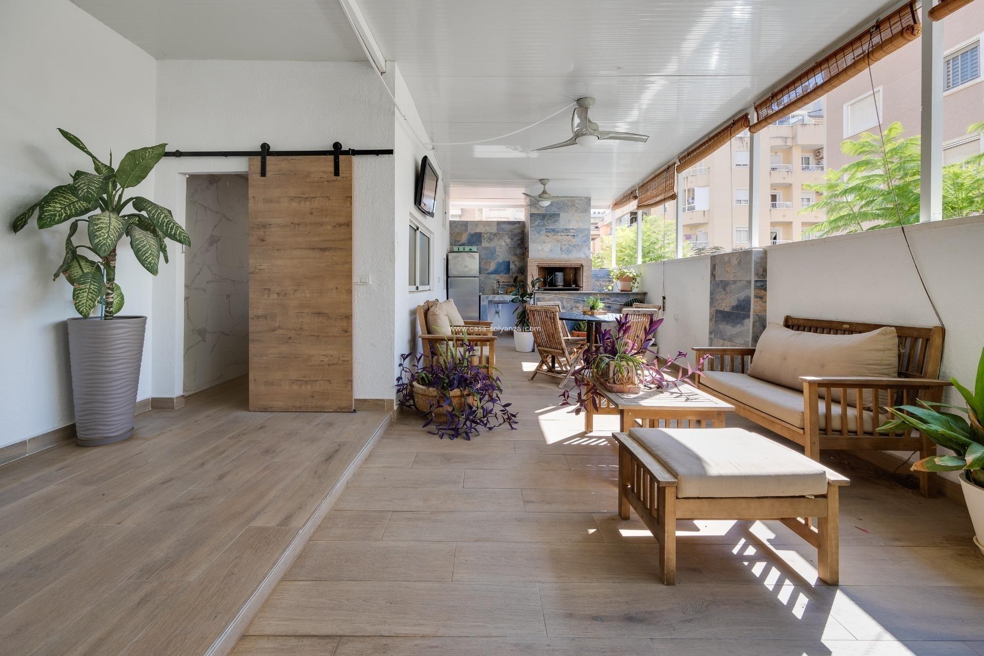 Resale - Villa - Torrevieja - Center