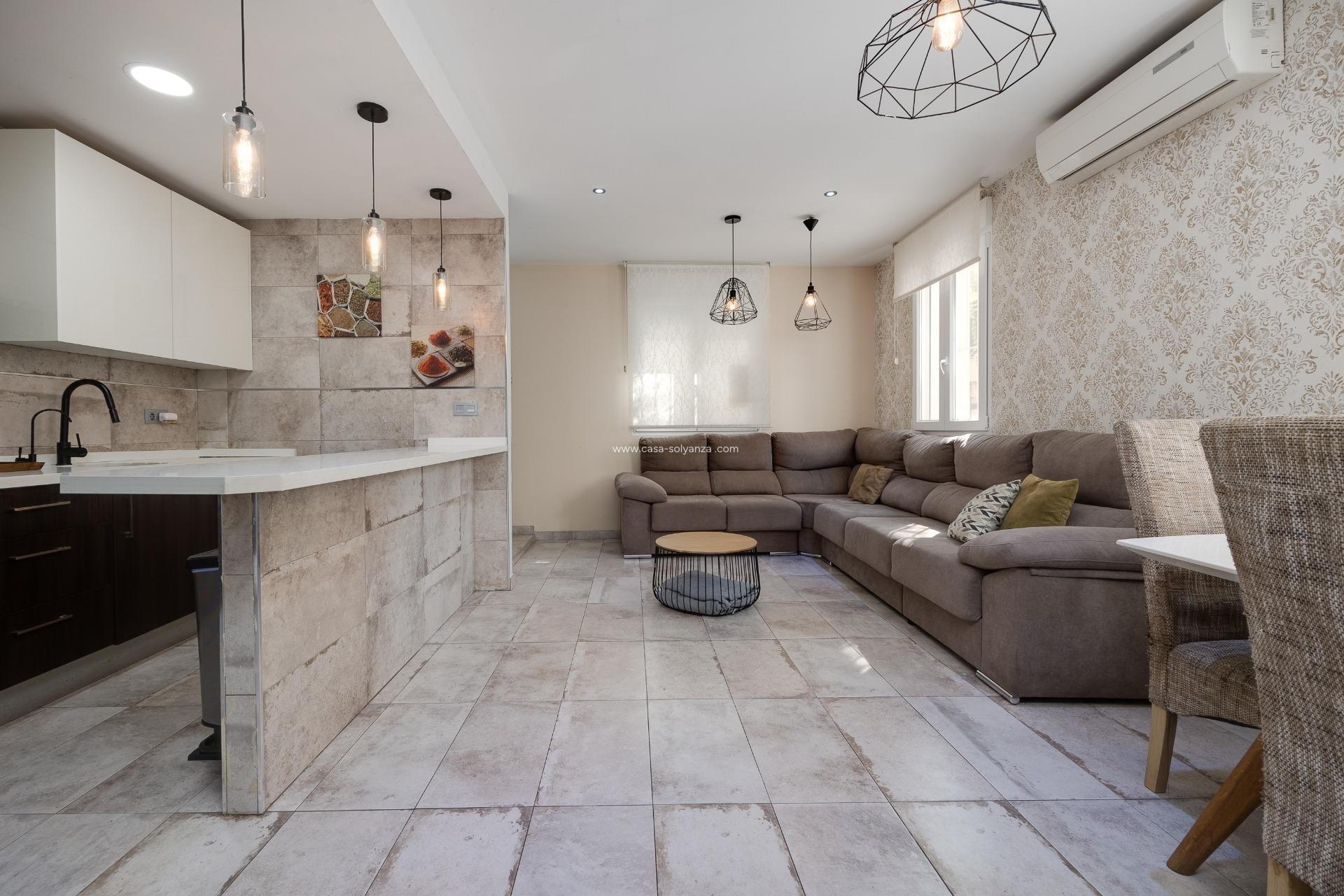 Resale - Villa - Torrevieja - Center