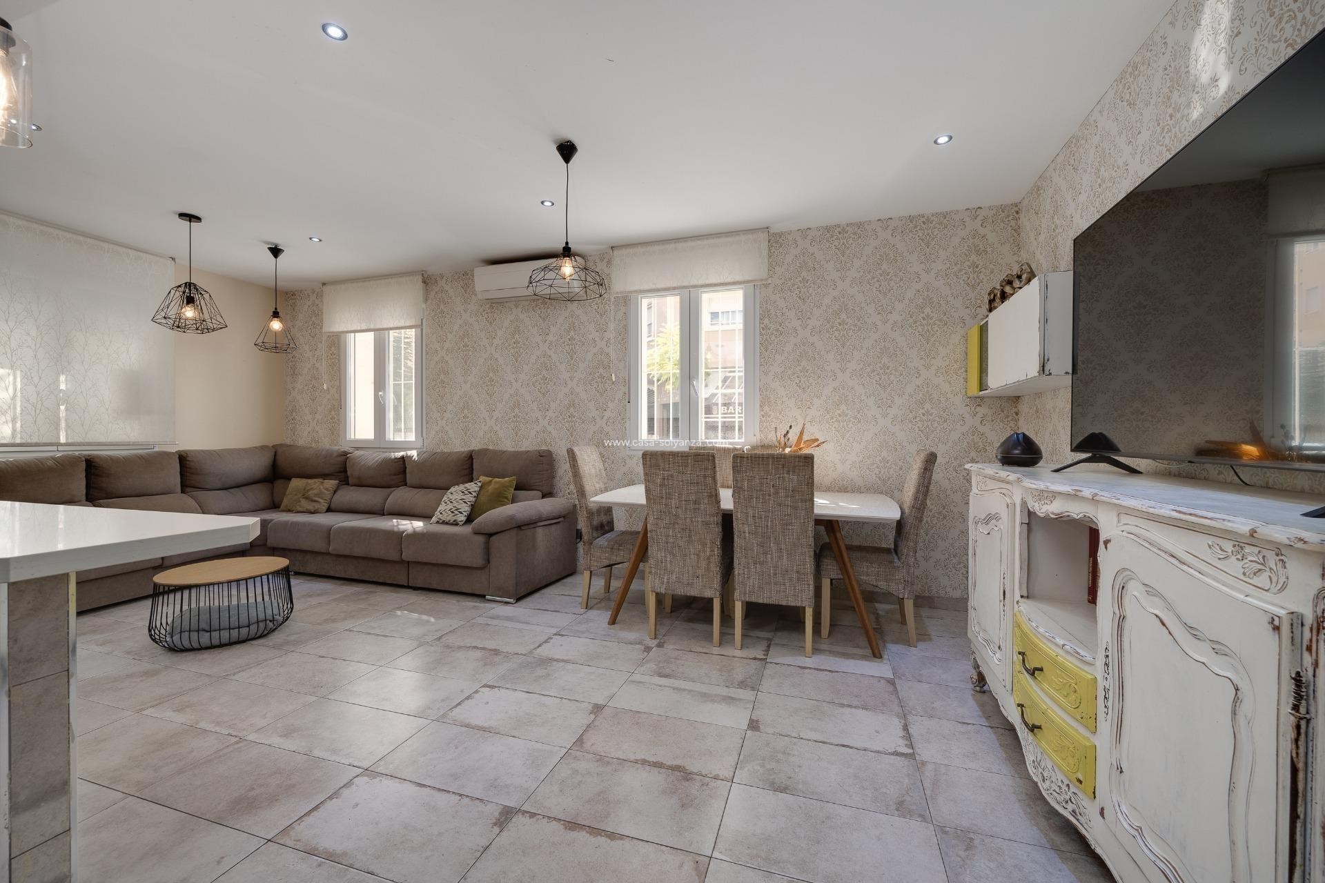 Resale - Villa - Torrevieja - Center