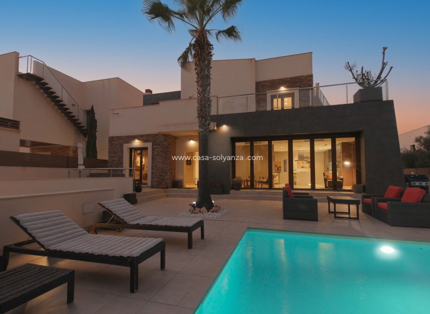 Resale - Villa - Torrevieja - Costa Blanca
