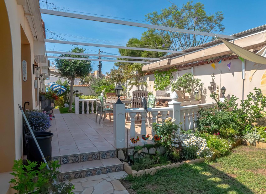 Resale - Villa - Torrevieja - Costa Blanca