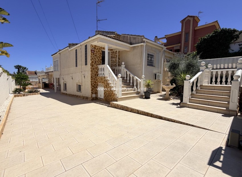 Resale - Villa - Torrevieja - Costa Blanca