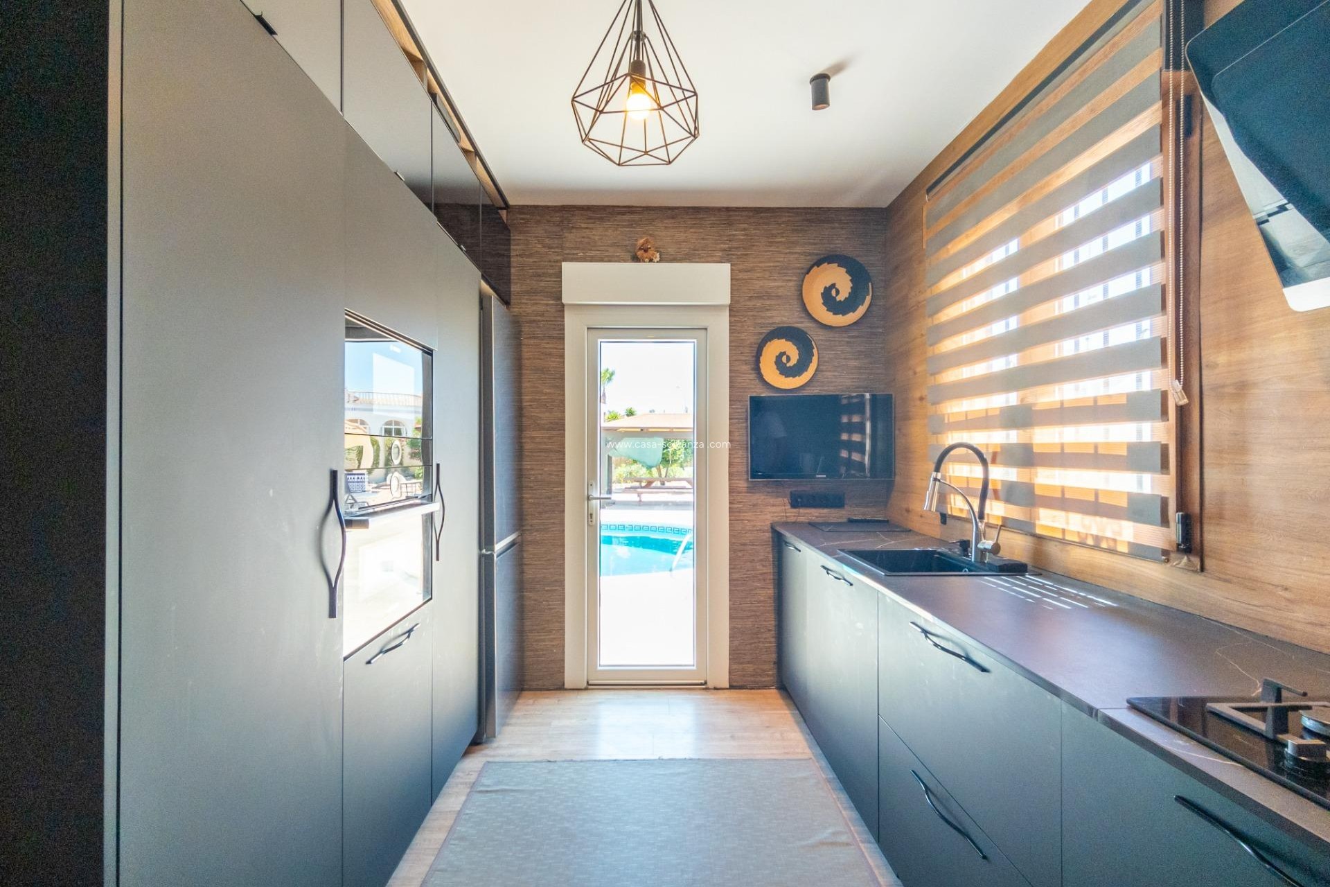 Resale - Villa - Torrevieja - El chaparral