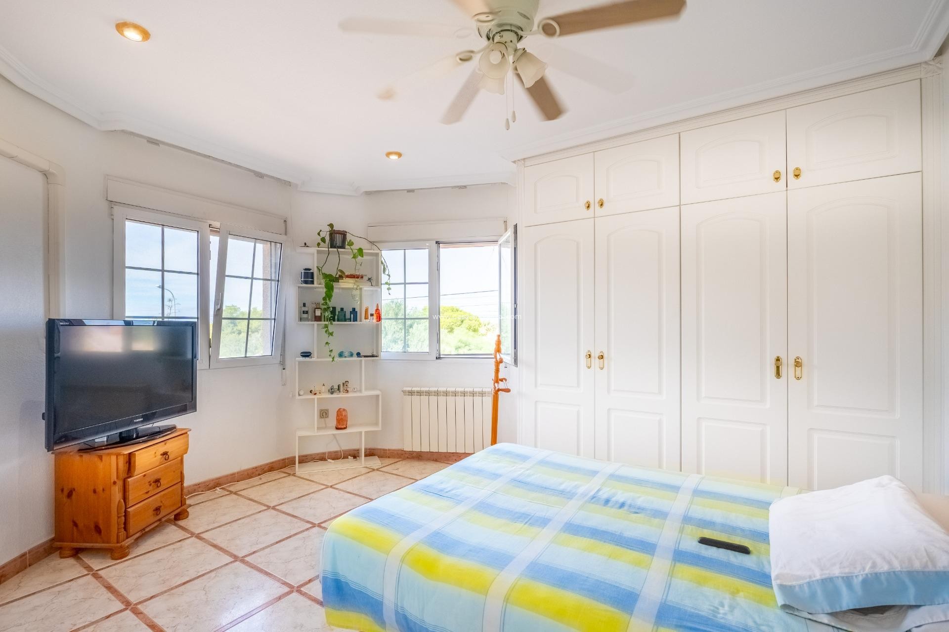 Resale - Villa - Torrevieja - El chaparral