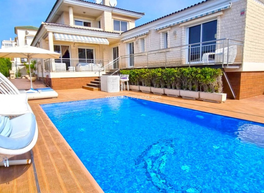 Resale - Villa - Torrevieja - La Mata