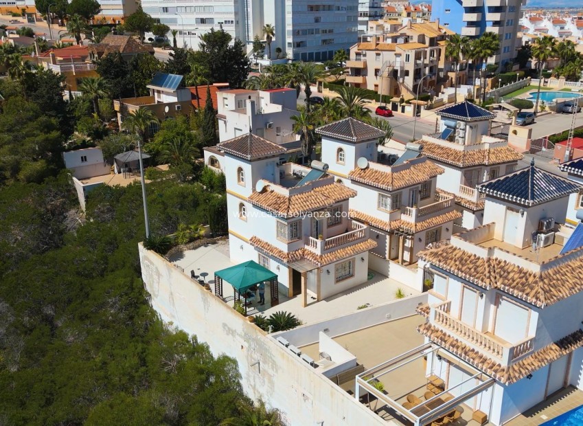 Resale - Villa - Torrevieja - La Mata