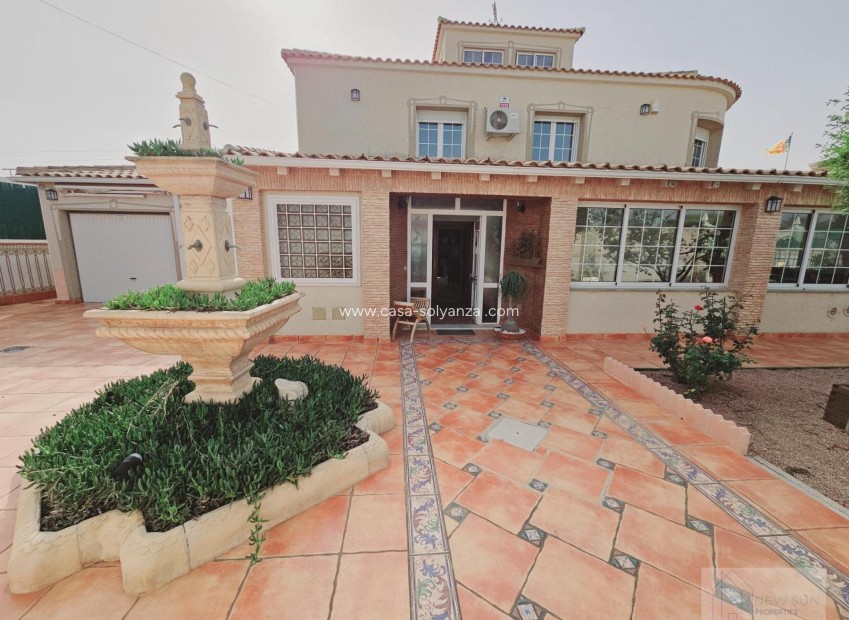 Resale - Villa - Torrevieja - La Siesta