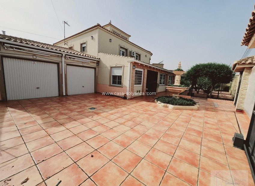 Resale - Villa - Torrevieja - La Siesta