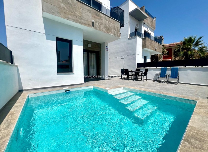 Resale - Villa - Torrevieja - La Siesta