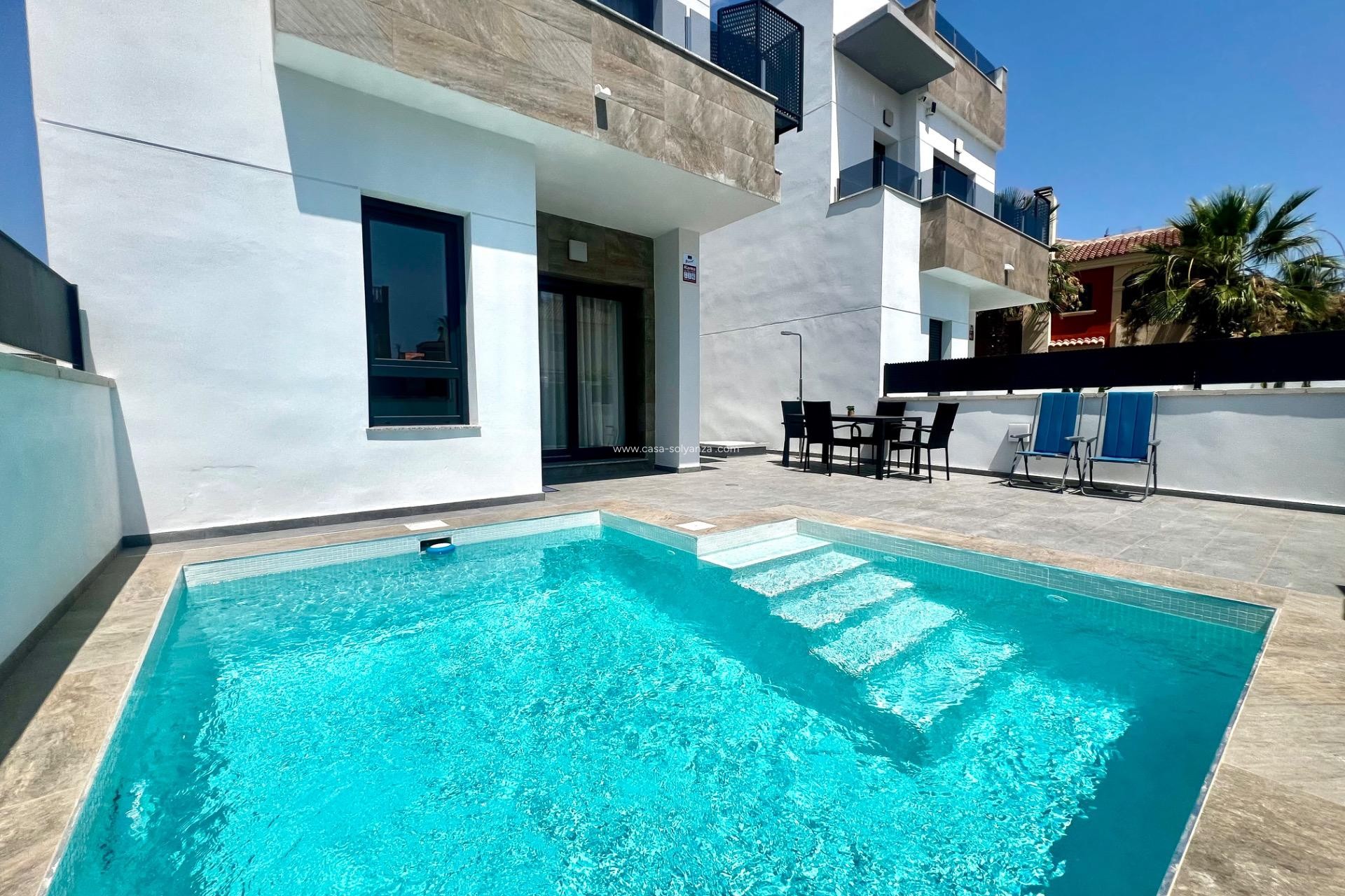 Resale - Villa - Torrevieja - La Siesta