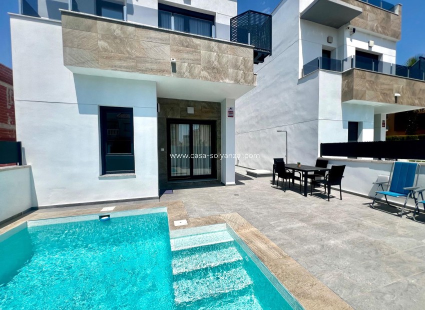 Resale - Villa - Torrevieja - La Siesta