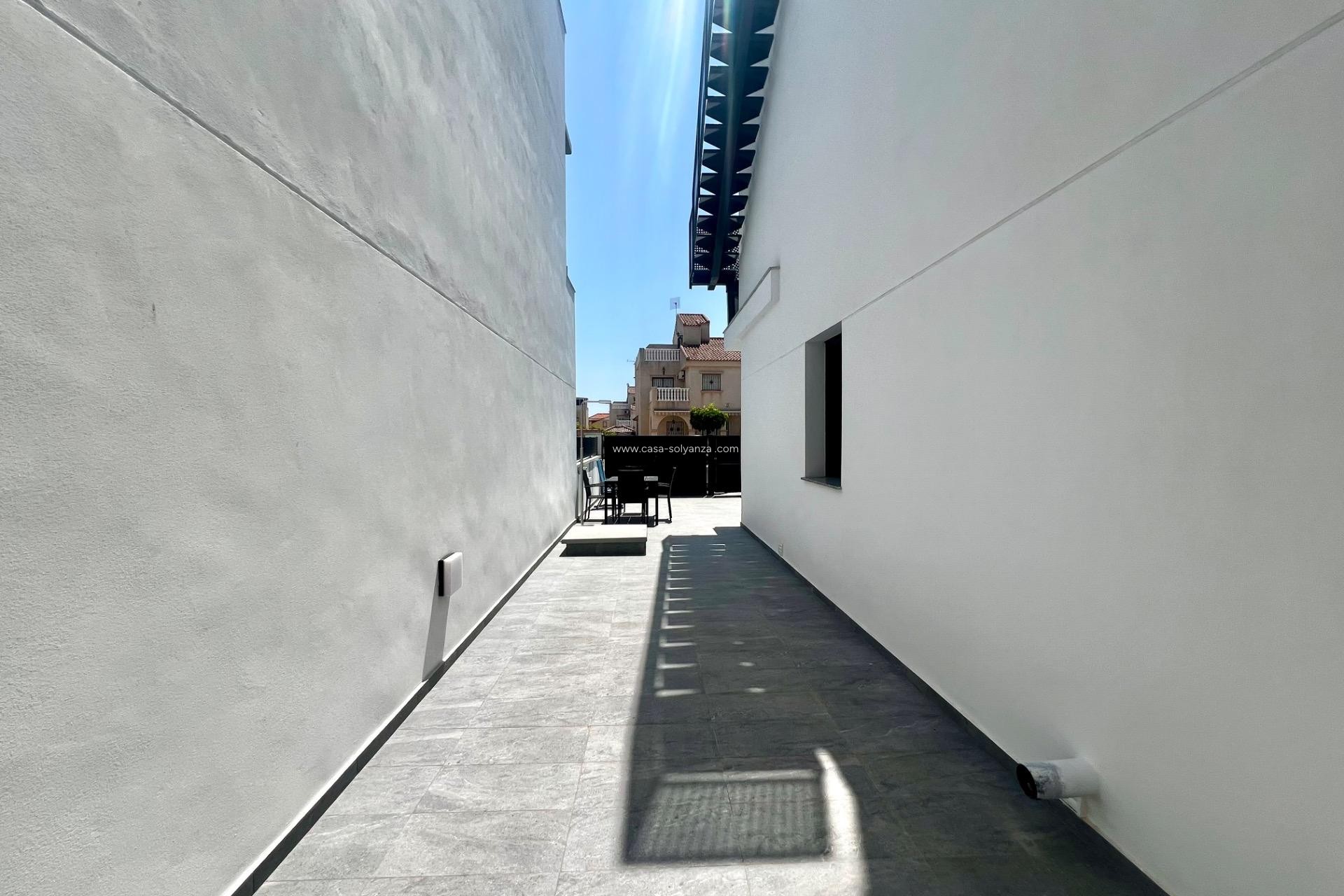 Resale - Villa - Torrevieja - La Siesta