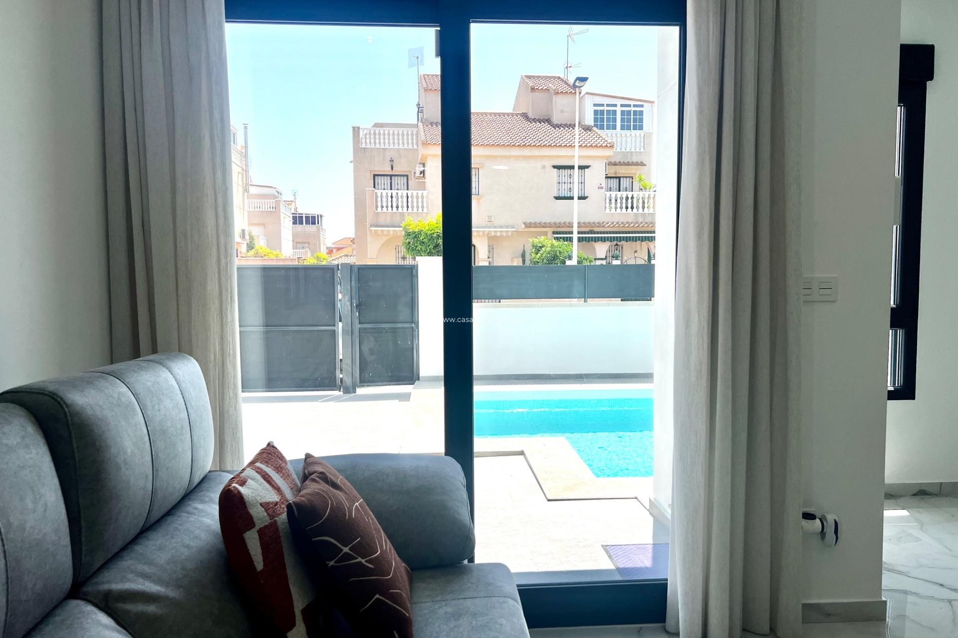 Resale - Villa - Torrevieja - La Siesta