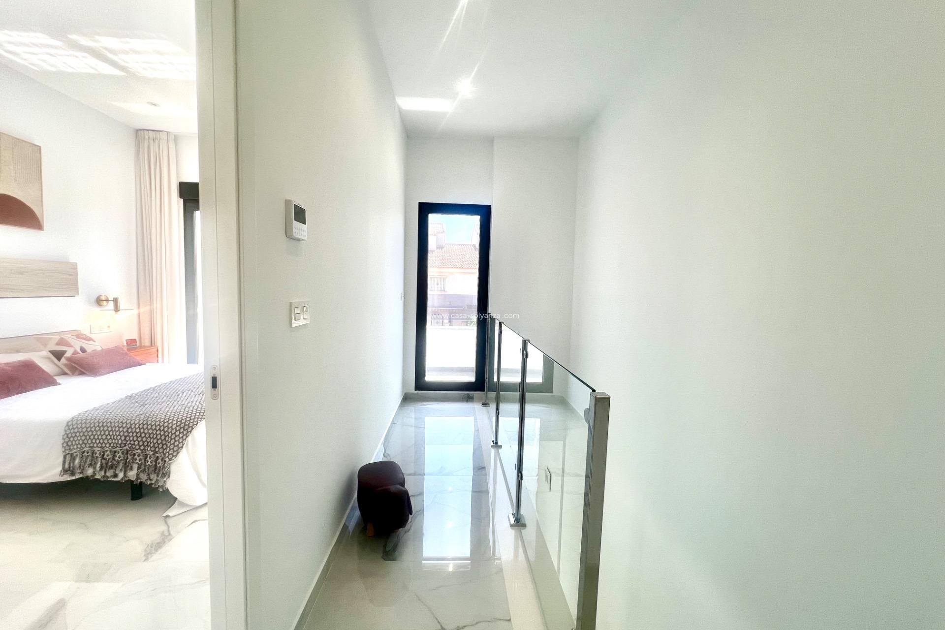 Resale - Villa - Torrevieja - La Siesta