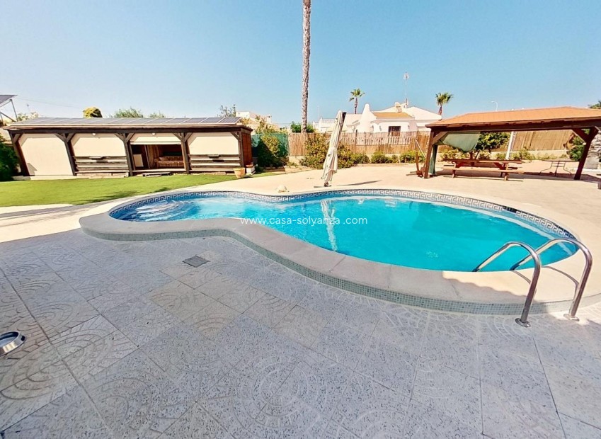 Resale - Villa - Torrevieja - La Siesta