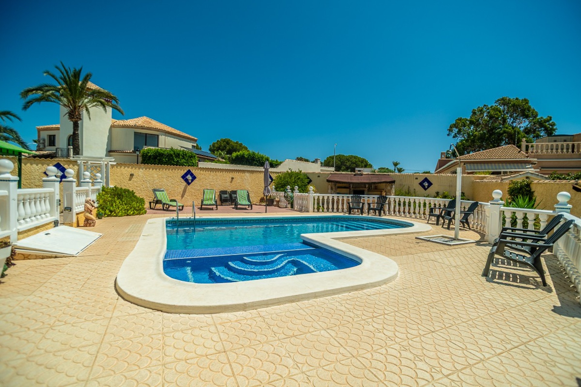 Resale - Villa - Torrevieja - La Siesta