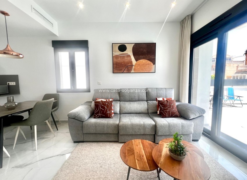 Resale - Villa - Torrevieja - La Siesta