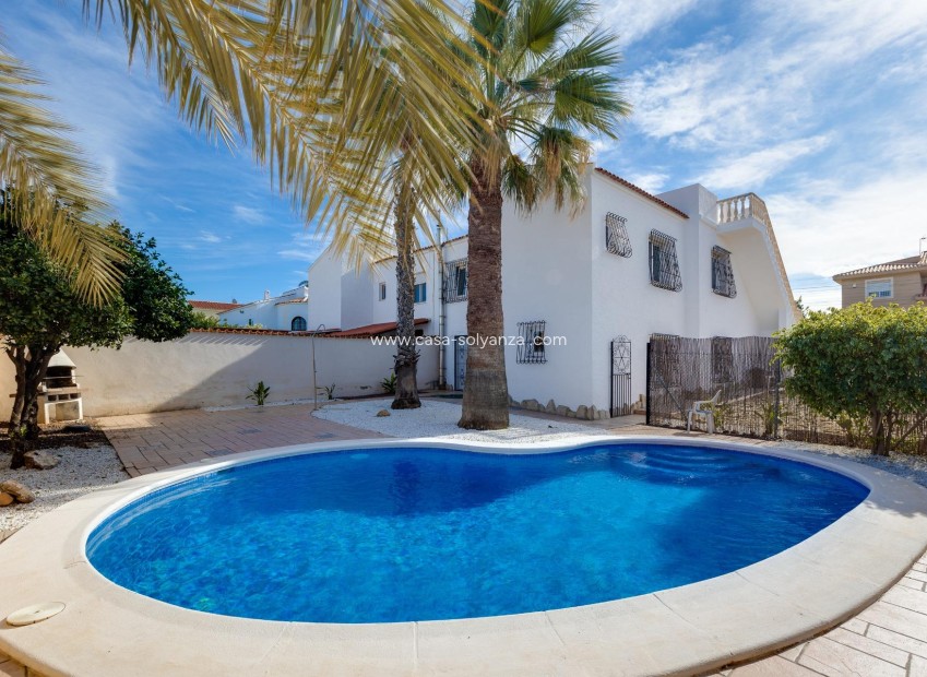 Resale - Villa - Torrevieja - La Siesta