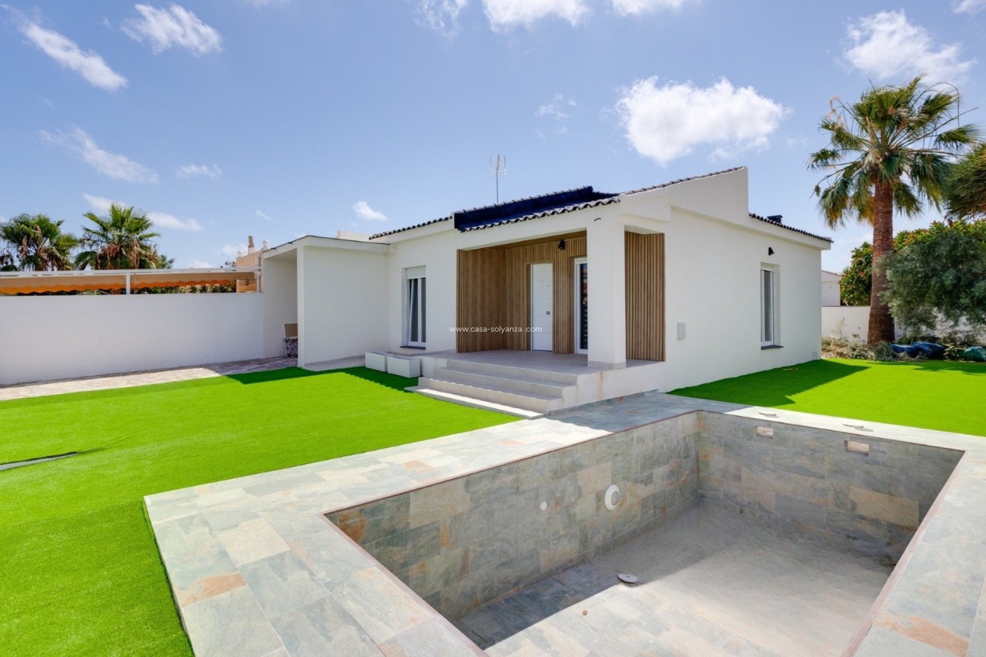 Resale - Villa - Torrevieja - La Siesta
