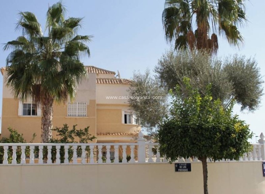 Resale - Villa - Torrevieja - La Siesta