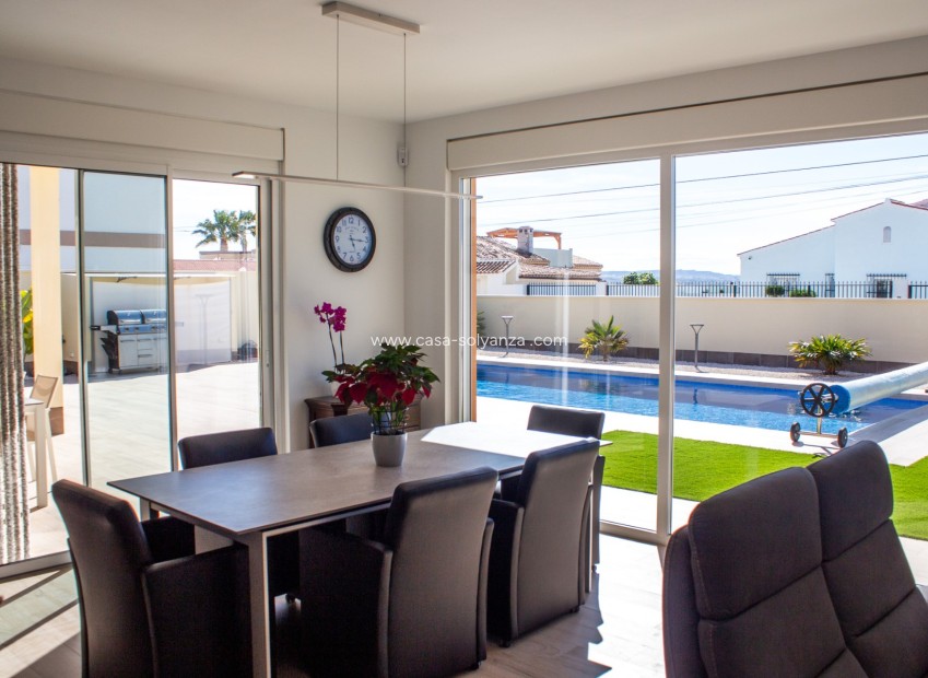 Resale - Villa - Torrevieja - La Siesta