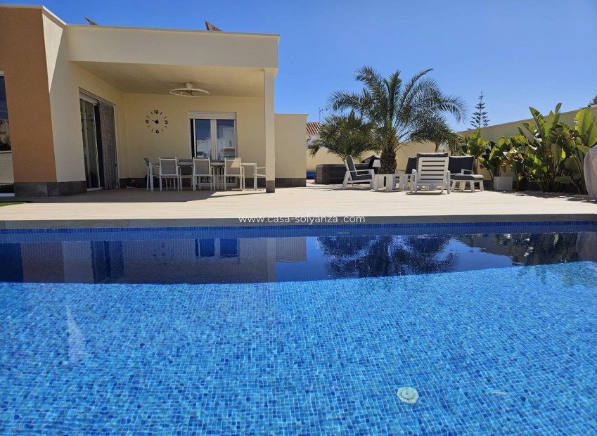 Resale - Villa - Torrevieja - La Siesta