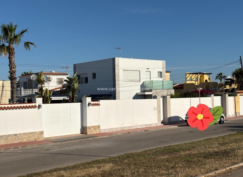 Resale - Villa - Torrevieja - La Siesta