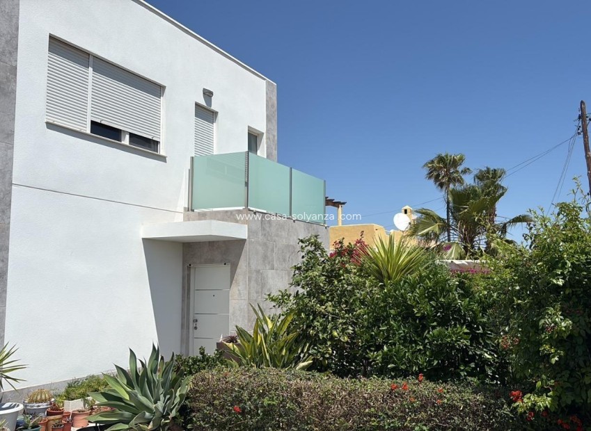 Resale - Villa - Torrevieja - La Siesta