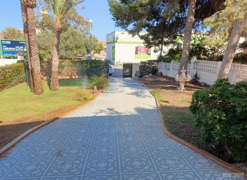 Resale - Villa - Torrevieja - Los Balcones