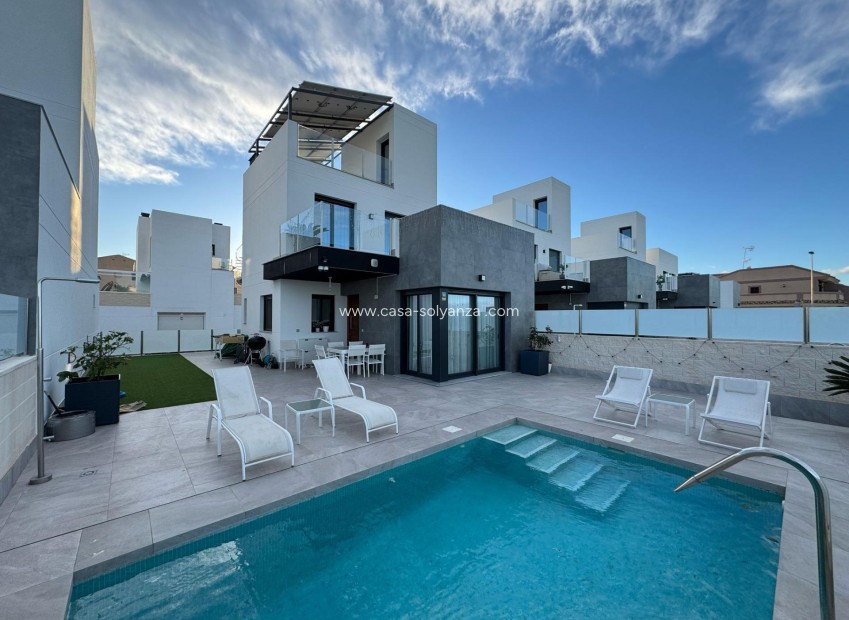 Resale - Villa - Torrevieja - Los Balcones