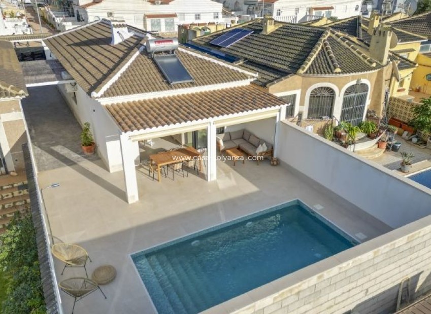 Resale - Villa - Torrevieja
