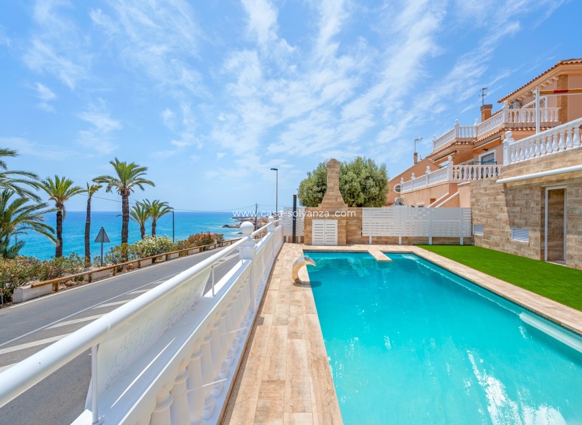 Resale - Villa - Torrevieja
