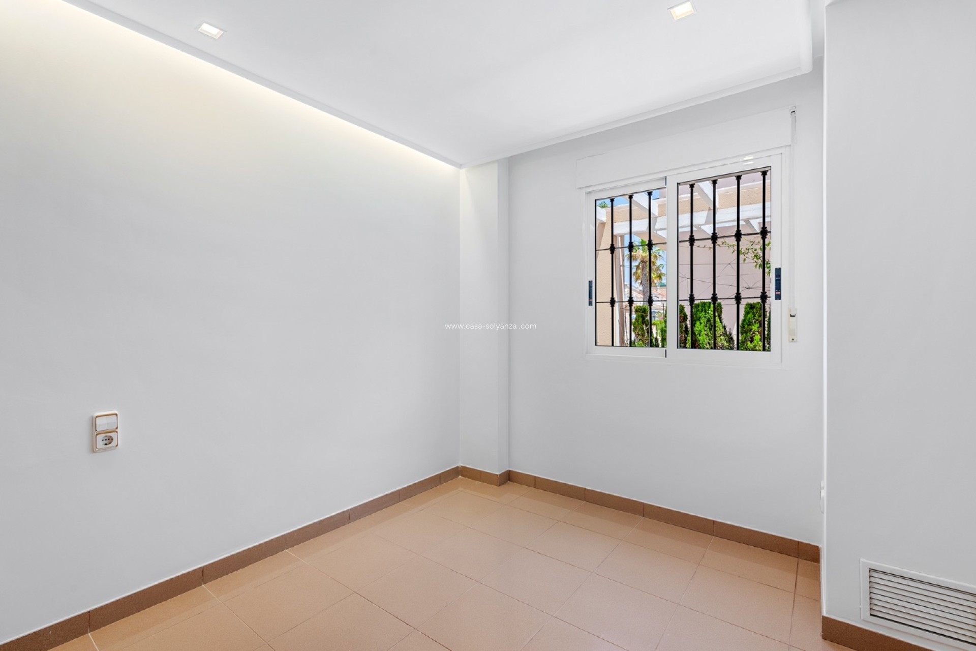 Resale - Villa - Torrevieja