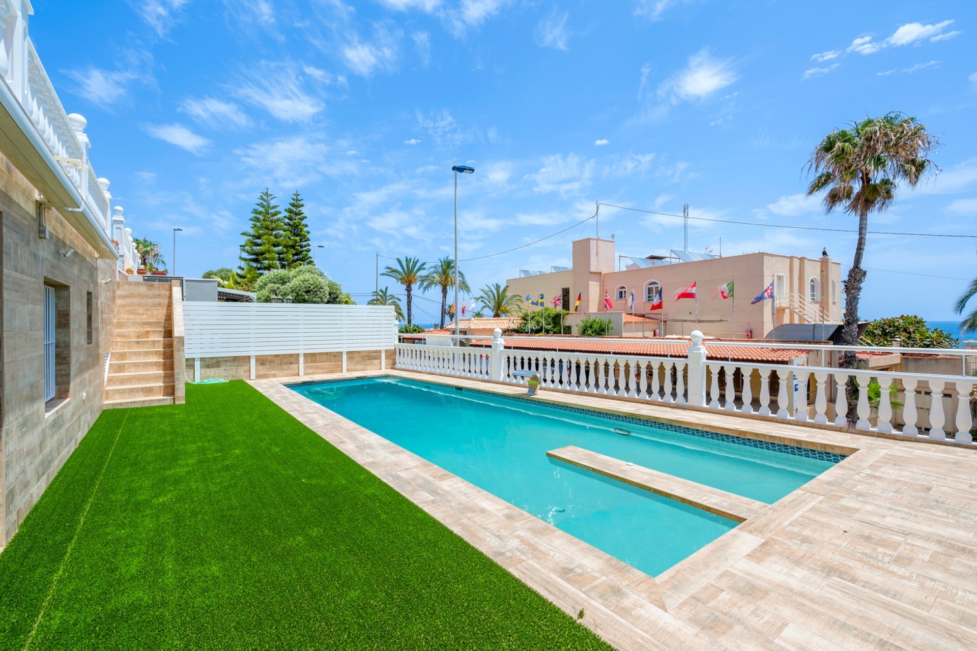 Resale - Villa - Torrevieja