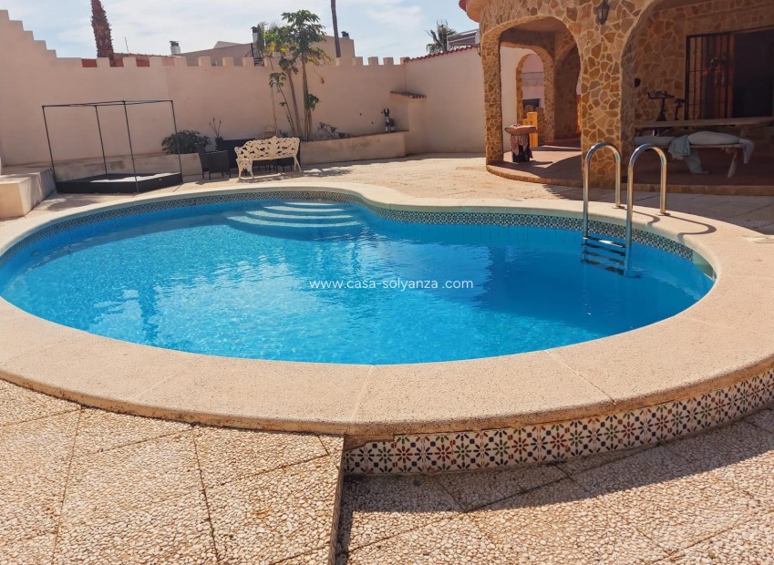 Resale - Villa - Torrevieja