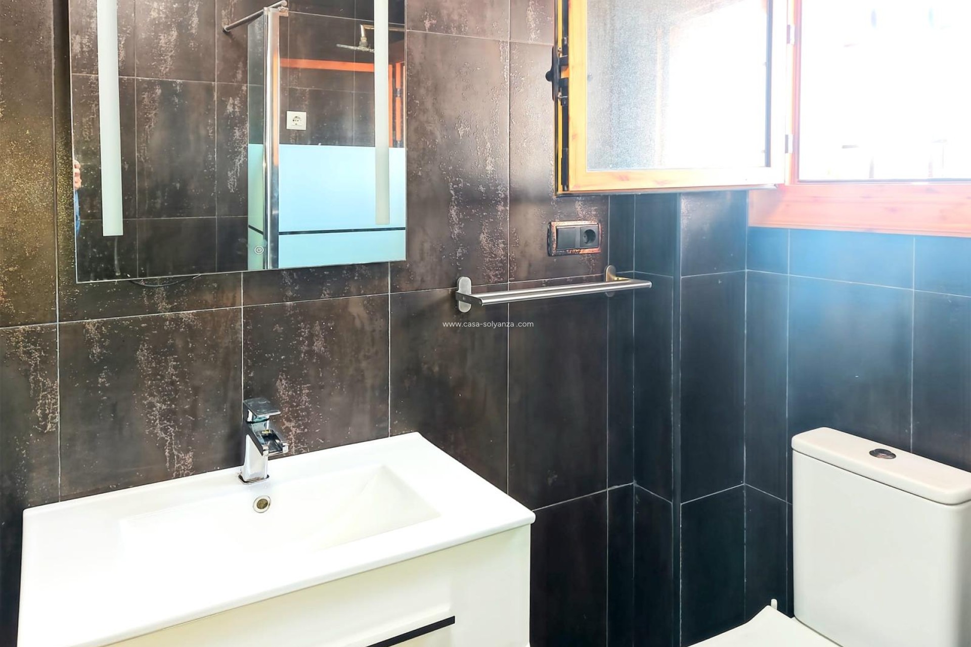 Resale - Villa - Torrevieja