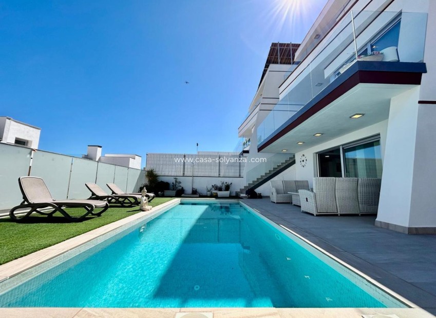 Resale - Villa - Villamartin - Costa Blanca