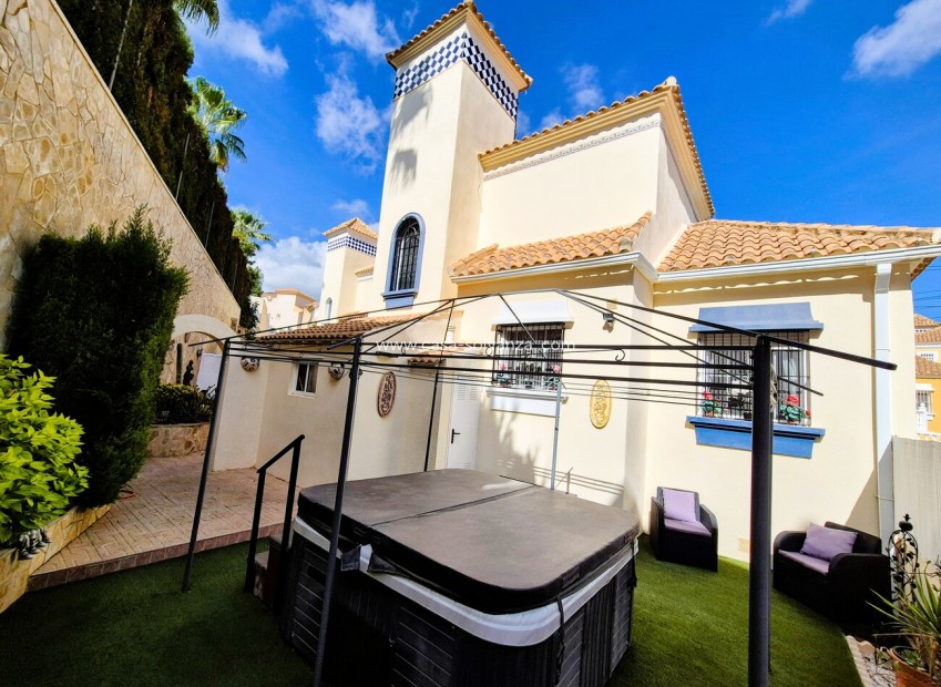 Resale - Villa - Villamartin - Costa Blanca