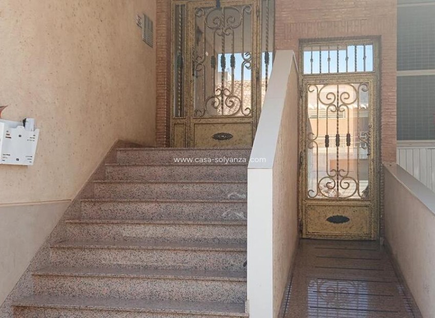 Reventa - Apartamento / piso - Los Montesinos - PUEBLO CENTRO