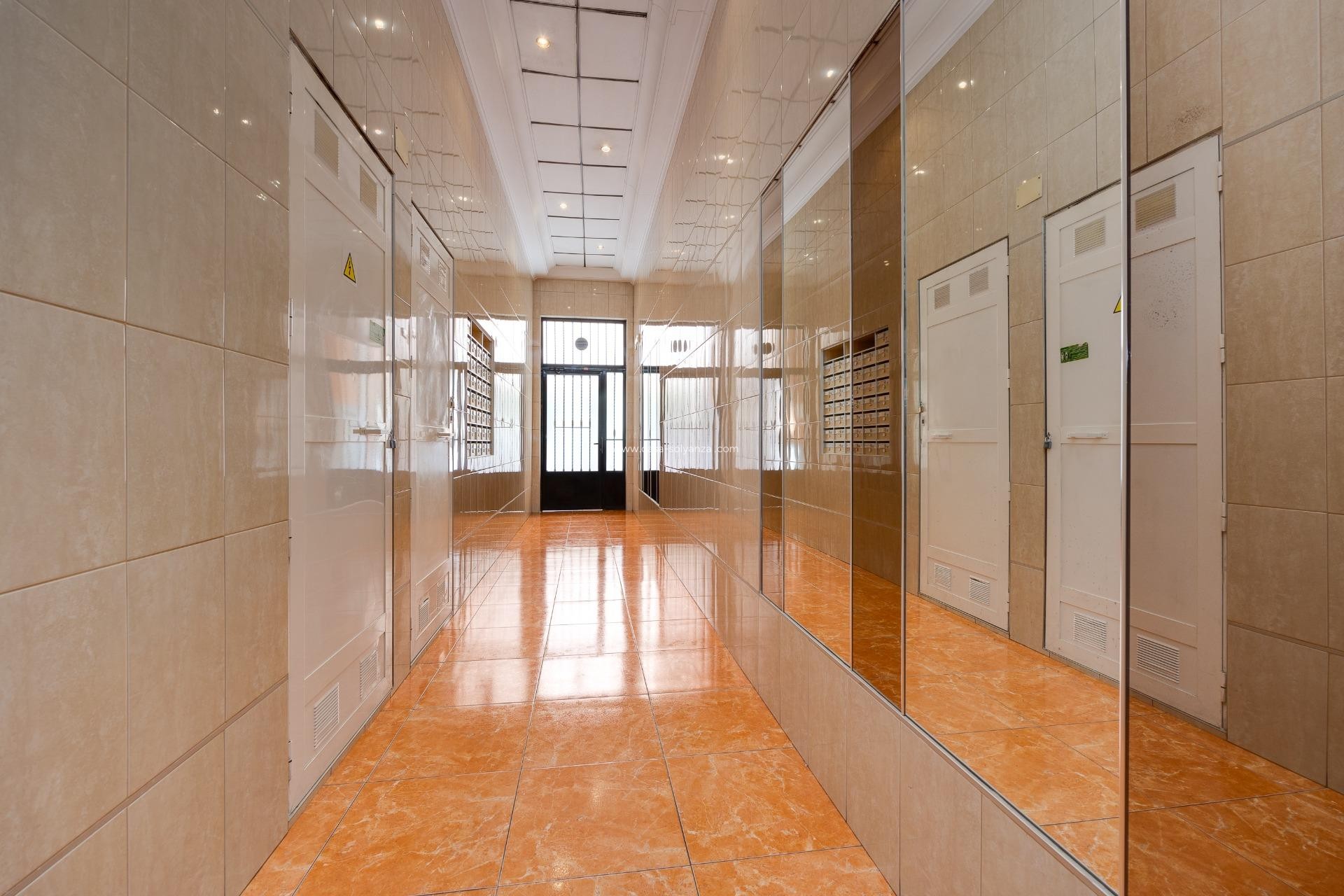 Reventa - Apartamento / piso - Torrevieja - Center