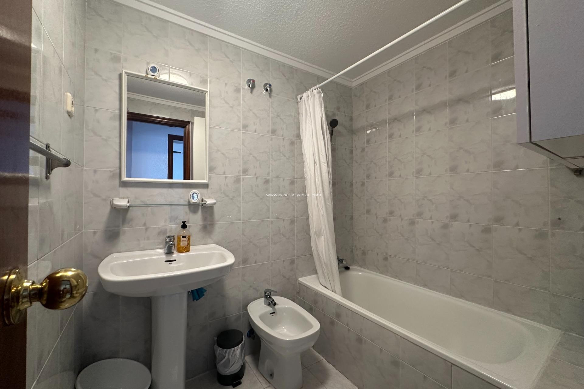 Reventa - Apartamento / piso - Torrevieja - Center