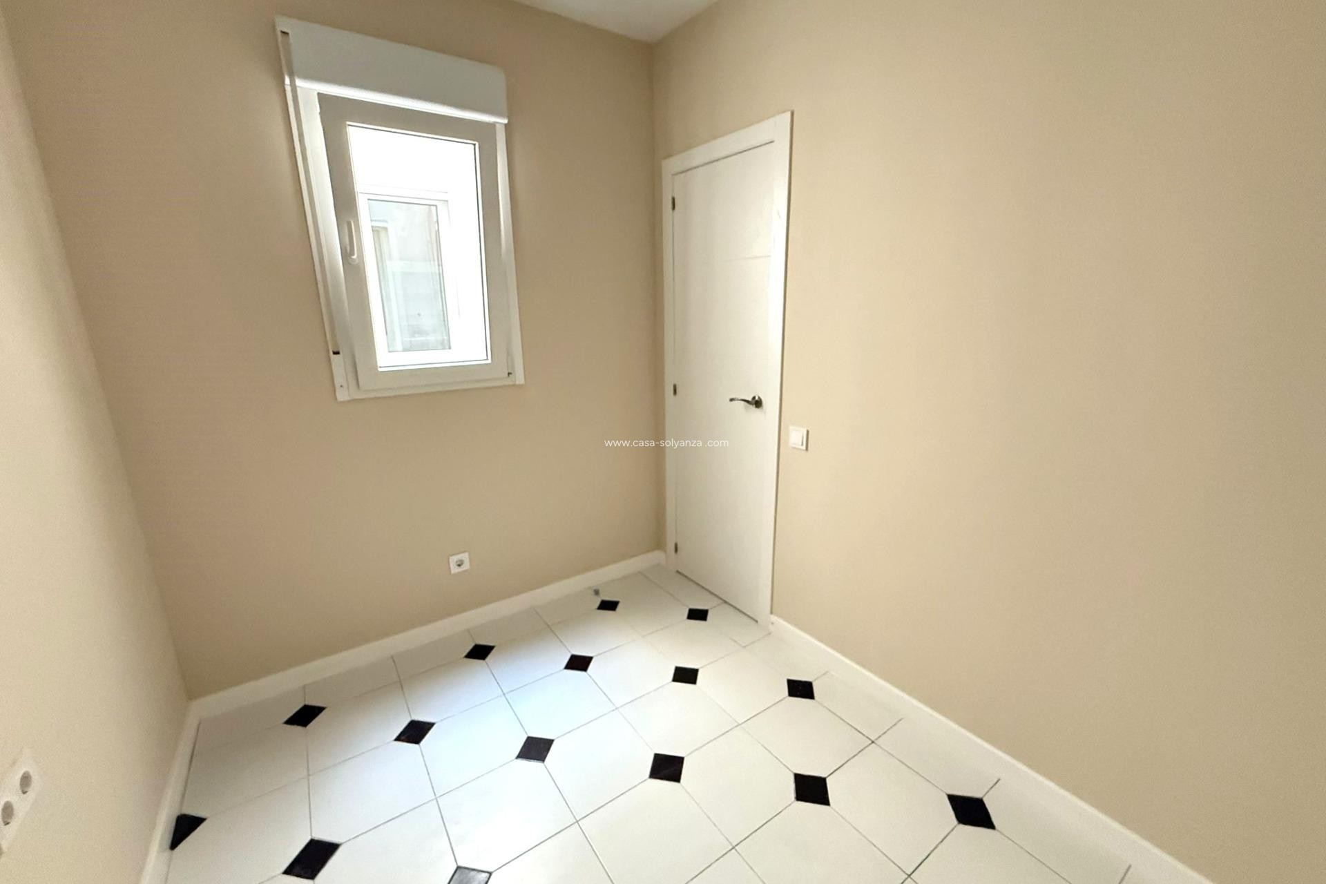 Reventa - Apartamento / piso - Torrevieja - Center