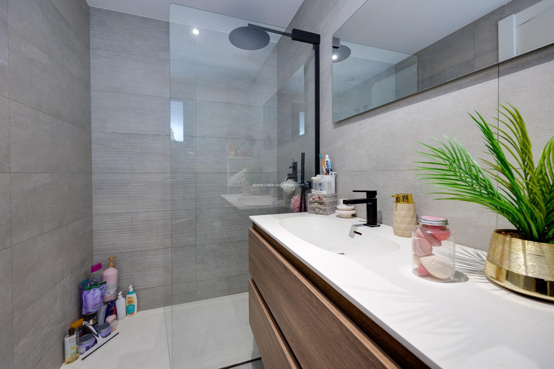 Reventa - Apartamento / piso - Torrevieja - Center